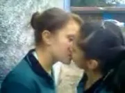 Irmãs Lésbicas Se Beijando Caiu na Net